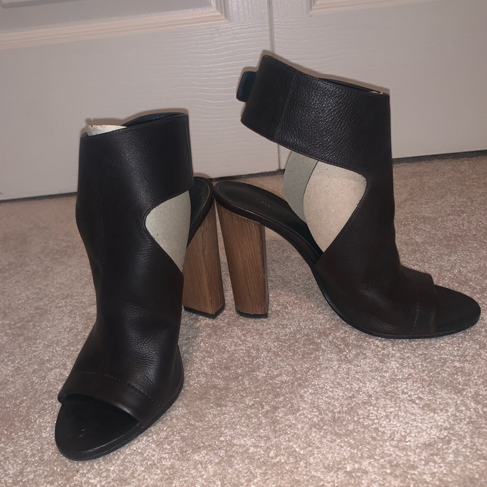 Vince Addie Mule Size 6.5